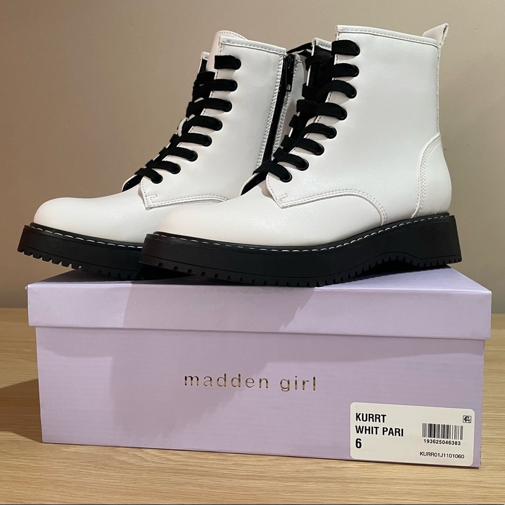 👖👢⭐️MADDEN GIRL KURRT ANKLE WHITE COMBAT BOOTS…Sz 6…New in box.